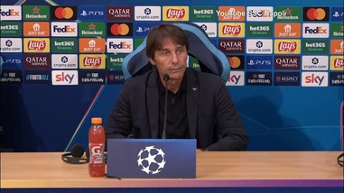 Napoli, discussioni in sala stampa. Conte riporta la calma