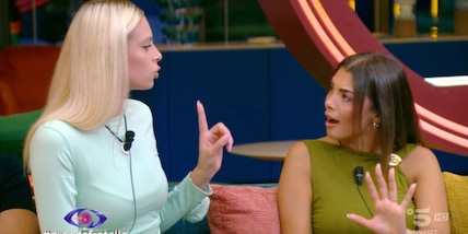 Grande Fratello, scoppia la prima lite tra Giulia e Grazia. Poi la dolorosa confessione