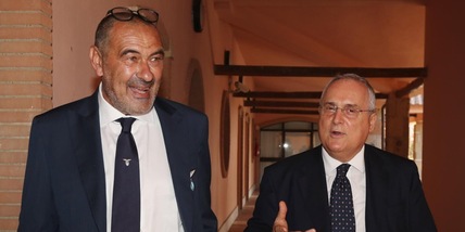 Sarri e l’incontro con Lotito e Fabiani: vertice su mercato e caso infortuni