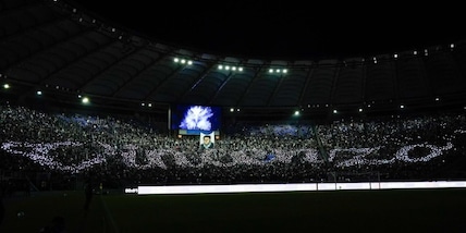 Lazio, da brividi la coreografia dedicata a Paparelli prima della vittoria sul Cagliari