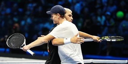Sinner e Alcaraz, che show l'allenamento insieme alle Atp Finals: l'abbraccio da brividi tra i due rivali