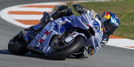 MotoGP, Sprint Valencia: vince Alex Marquez, solo quinto Bezzecchi. Male Bagnaia