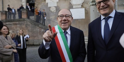 Verdone sindaco di Roma per un giorno: per il compleanno c'è la fascia tricolore di Gualtieri