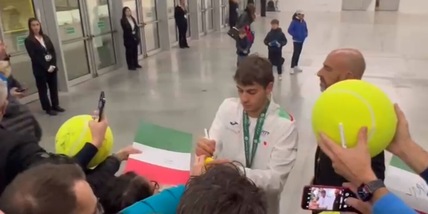 Cobolli e gli altri azzurri: che festa con i tifosi per la vittoria della Davis