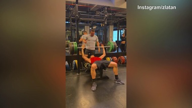 Ibra non si ferma mai: eccolo al lavoro in palestra