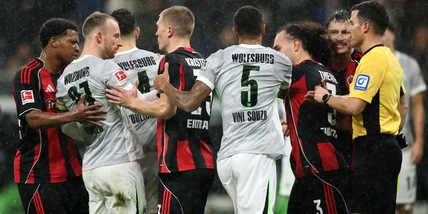 Bundesliga: pari tra Eintracht e Wolfsburg. Vincono Amburgo e Friburgo Bundesliga: pari tra Eintracht e Wolfsburg. Vincono Amburgo e Friburgo
