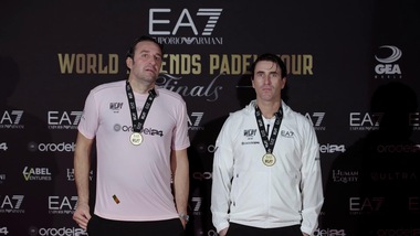 Toni e Ceccarelli, le gag dopo il trionfo: "Puoi alzare una coppa finalmente..."