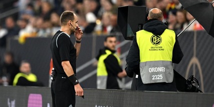 "Ai Mondiali una nuova regola per Var e calcio d'angolo: l'idea della FIFA"