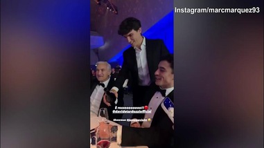 Festa Ducati, Marquez scherza con il team manager Tardozzi