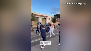 Milano-Cortina 2026, Olbia: Melissa Satta porta la fiamma olimpica