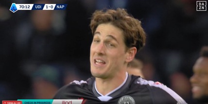 Zaniolo segna ma l'arbitro annulla dopo un controllo al Var: lui prima fa un cuore, poi reagisce così...