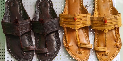 Prada lancia la collezione di sandali indiani artigianali ma il prezzo non è per tutti