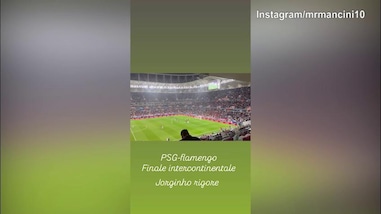 Psg-Flamengo, il rigore trasformato da Jorginho ripreso da Mancini