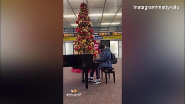 Cremo, che sinfonia al piano per Faris Pemi Moumbagna!