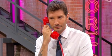 Stefano De Martino, sfogo ad Affari Tuoi: "Mi scrive sempre, scusa se faccio così schifo"