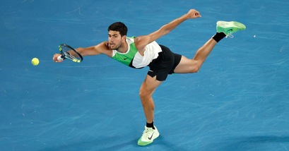 Alcaraz batte De Minaur in tre set: per la prima volta è in semifinale agli Australian Open