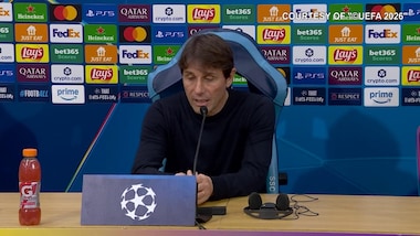 Conte sbotta: "Chi ha avuto la brillante idea di farci giocare sabato??"