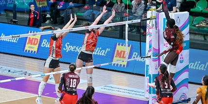 Busto travolgente sul campo di Cuneo