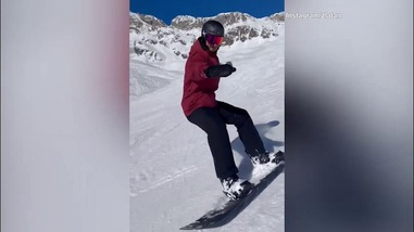Ibra in pista sullo snowboard