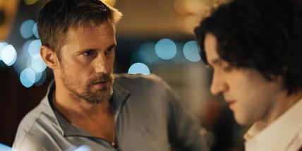 Pillion - Amore Senza Freni, Alexander Skarsgård seduce il cugino di Harry Potter