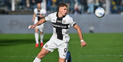 Parma, sprint salvezza: Pellegrino decisivo di testa in pieno recupero. Il Verona cade al Tardini