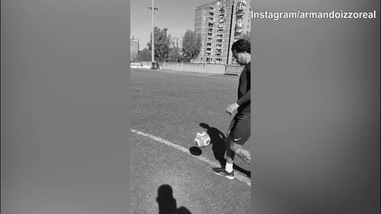 Avellino, sorriso per Izzo: il difensore palleggia in campo