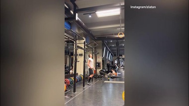 Ibrahimovic, che agilità alla sbarra!