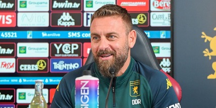 De Rossi sul caos Italia: "Parlano troppi, pure il pizzicagnolo". Poi la gag con Spalletti: "Se segniamo corro sotto la curva della Juve..."