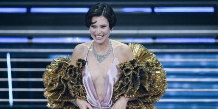 Bianca Balti radiosa, bellissima e...sexy a Sanremo: l'abito incanta l'Ariston