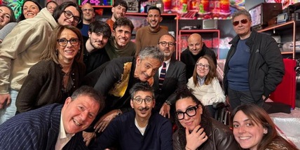 A La Pennicanza Fiorello chiama un improbabile Kimi Antonelli: "Sulla macchina l’adesivo bambino a bordo"