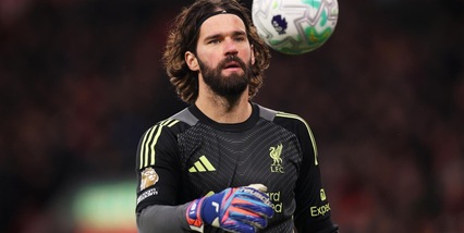 Alisson ha appena rinnovato, ma la Juve lo vuole: lo scenario