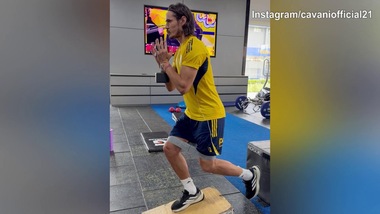 Cavani, che forza: l'attaccante lavora in palestra per recuperare dall'infortunio
