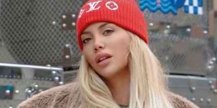 Wanda Nara in Giappone dà scandalo sul treno, passeggeri in rivolta