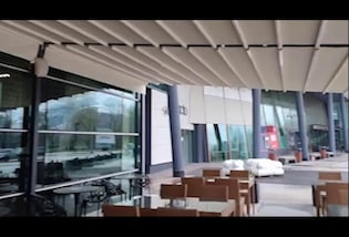 Verso Bosnia-Italia, l'hotel dove alloggiano gli azzurri con Toto Cotugno in sottofondo