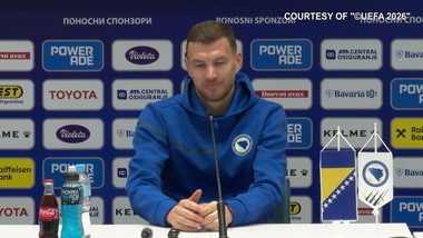 Dzeko consiglia il popolo bosniaco: "Tutti in piedi all'inno italiano"