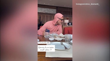 Diamanti cantante al ristorante