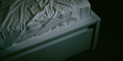 Perché sempre più persone mettono un bicchiere di aceto sotto il letto