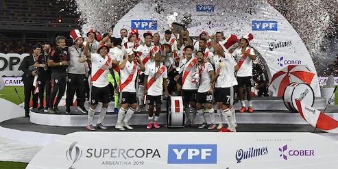 Il River Plate vince la Supercoppa argentina: che festa in campo!