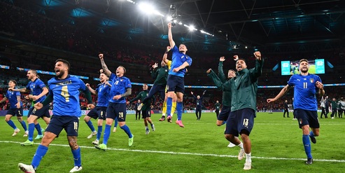 Italia-Spagna, la moviola: Brych insufficiente, Chiellini non è da rigore