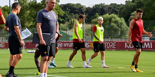 Roma, dal torello al “doppio sprint”: i nuovi esercizi di Mourinho