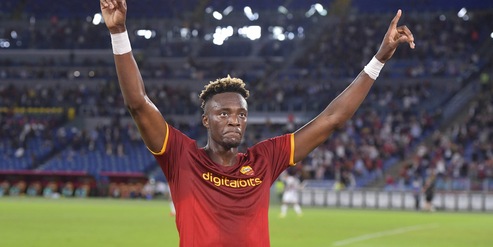 Abraham, primo compleanno alla Roma. E batte Dzeko nell'ambientamento