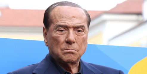 Berlusconi e il richiamo della panchina