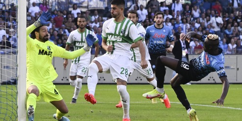 Osimhen l’elastico magico