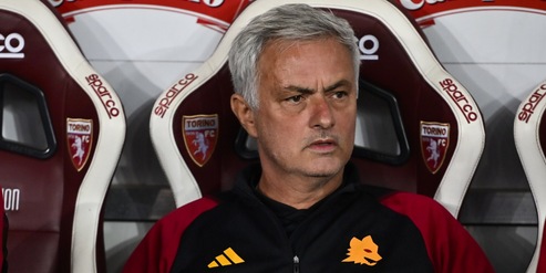 Mourinho, le scelte per il Genoa: la difesa della Roma è forzata