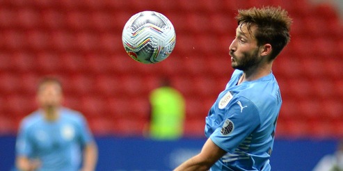 Roma, alzata l'offerta per Matias Vina. Attesa la risposta del Palmeiras