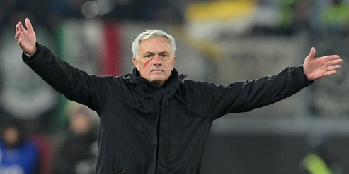 Un minuto di coro per Mourinho durante Roma-Udinese: brividi all'Olimpico