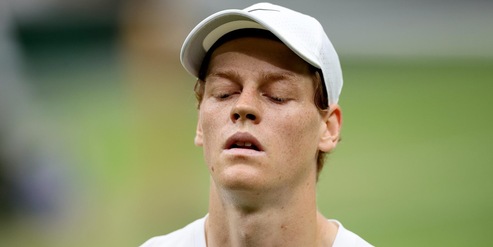 Clamoroso: Sinner non ce la fa e salta Parigi per una tonsillite