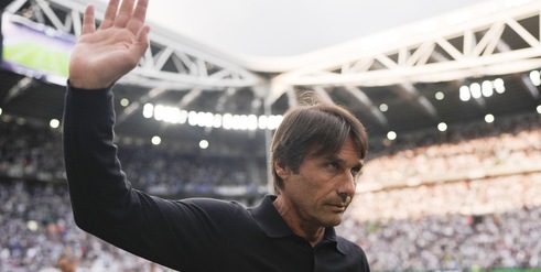 Conte torna allo Stadium, per la prima volta con i tifosi della Juve: così lo hanno accolto