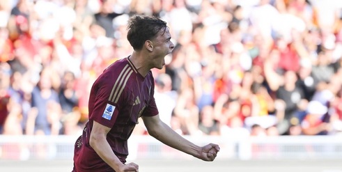 Pisilli, ovazione per il bambino che ha fatto piangere Mourinho e stregato De Rossi