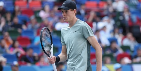 Il segreto di Sinner: lavoro duro e relax tra cinema e cene fuori a Shanghai